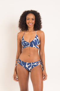 Model Front: Rio De Sol Slip Bottom Pottery Madrid