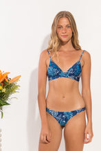 Carica l&#39;immagine nel visualizzatore di Gallery, Model Front: Rio De Sol Slip Bottom Reef Essential
