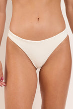 Carica l&#39;immagine nel visualizzatore di Gallery, Gallery: Rio De Sol Slip Bottom Sand-Chantilly Essential-Comfy
