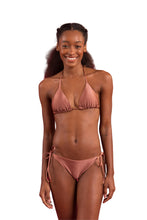 Carica l&#39;immagine nel visualizzatore di Gallery, Model Front: Rio De Sol Slip Bottom Shimmer-Copper Ibiza-Comfy

