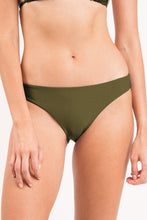Carica l&#39;immagine nel visualizzatore di Gallery, Gallery: Rio De Sol Slip Bottom Shimmer-Croco Essential-Comfy
