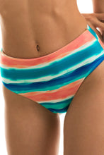 Carica l&#39;immagine nel visualizzatore di Gallery, Gallery: Rio De Sol Slip Bottom Upbeat Reto Hotpant
