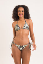Carica l&#39;immagine nel visualizzatore di Gallery, Model Front: Rio De Sol Slip Bottom Wild-Black Lacinho
