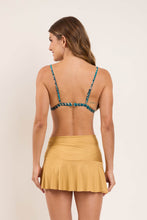 Carica l&#39;immagine nel visualizzatore di Gallery, Model Back: Rio De Sol Gonna Da Spiaggia Fluity-Dourado Mini Skirt
