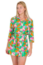 Carica l&#39;immagine nel visualizzatore di Gallery, Model Front: Rio De Sol Camicia Green Bloom Chemise
