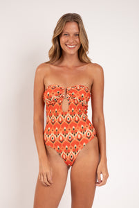 Model Front: Rio De Sol Intero Maracai Sara-Op