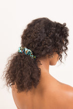Carica l&#39;immagine nel visualizzatore di Gallery, Model Front: Rio De Sol Accessori Per Capelli Morumbi Scrunchie
