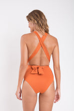 Carica l&#39;immagine nel visualizzatore di Gallery, Model Back: Rio De Sol Intero Ocre Marina
