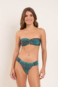 Model Front: Rio De Sol Completo Set Brisa Sara Baobi