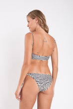 Carica l&#39;immagine nel visualizzatore di Gallery, Model Back: Rio De Sol Completo Set Collage Bandeau-Reto Ibiza-Comfy
