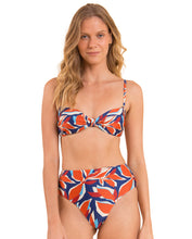 Carica l&#39;immagine nel visualizzatore di Gallery, Gallery: Rio De Sol Completo Set Leaves Bandeau-Joy Hotpants
