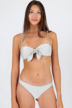 Carica l&#39;immagine nel visualizzatore di Gallery, Gallery: Rio De Sol Completo Set Shimmer-White Bandeau-Knot Essential
