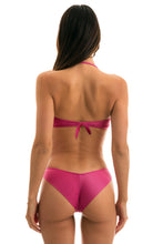Carica l&#39;immagine nel visualizzatore di Gallery, Model Back: Rio De Sol Reggiseno Top Cloque Lichia Bandeau
