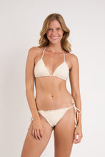 Carica l&#39;immagine nel visualizzatore di Gallery, Model Front: Rio De Sol Reggiseno Top Malibu-Natural Frufru
