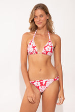 Carica l&#39;immagine nel visualizzatore di Gallery, Model Front: Rio De Sol Reggiseno Top Pua-Hibiscus Mel
