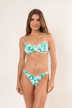 Carica l&#39;immagine nel visualizzatore di Gallery, Model Front: Rio De Sol Reggiseno Top Pua-Valley Coral
