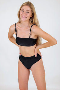 Model Front: Rio De Sol Reggiseno Top Shimmer-Black Bandeau-Reto