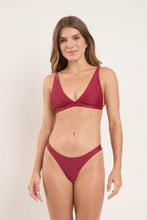 Carica l&#39;immagine nel visualizzatore di Gallery, Model Front: Rio De Sol Reggiseno Top Touch-Carmim Alba

