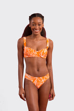 Carica l&#39;immagine nel visualizzatore di Gallery, Model Front: Rio De Sol Reggiseno Top Trail-Orange Amelia
