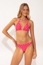 Carica l'immagine nel visualizzatore di Gallery, Model Front: Wednesday In Hawaii By Rio De Sol Slip Bottom Kiko-Guava Oahu
