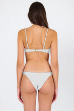 Carica l&#39;immagine nel visualizzatore di Gallery, Top Shimmer-White Bandeau-Knot
